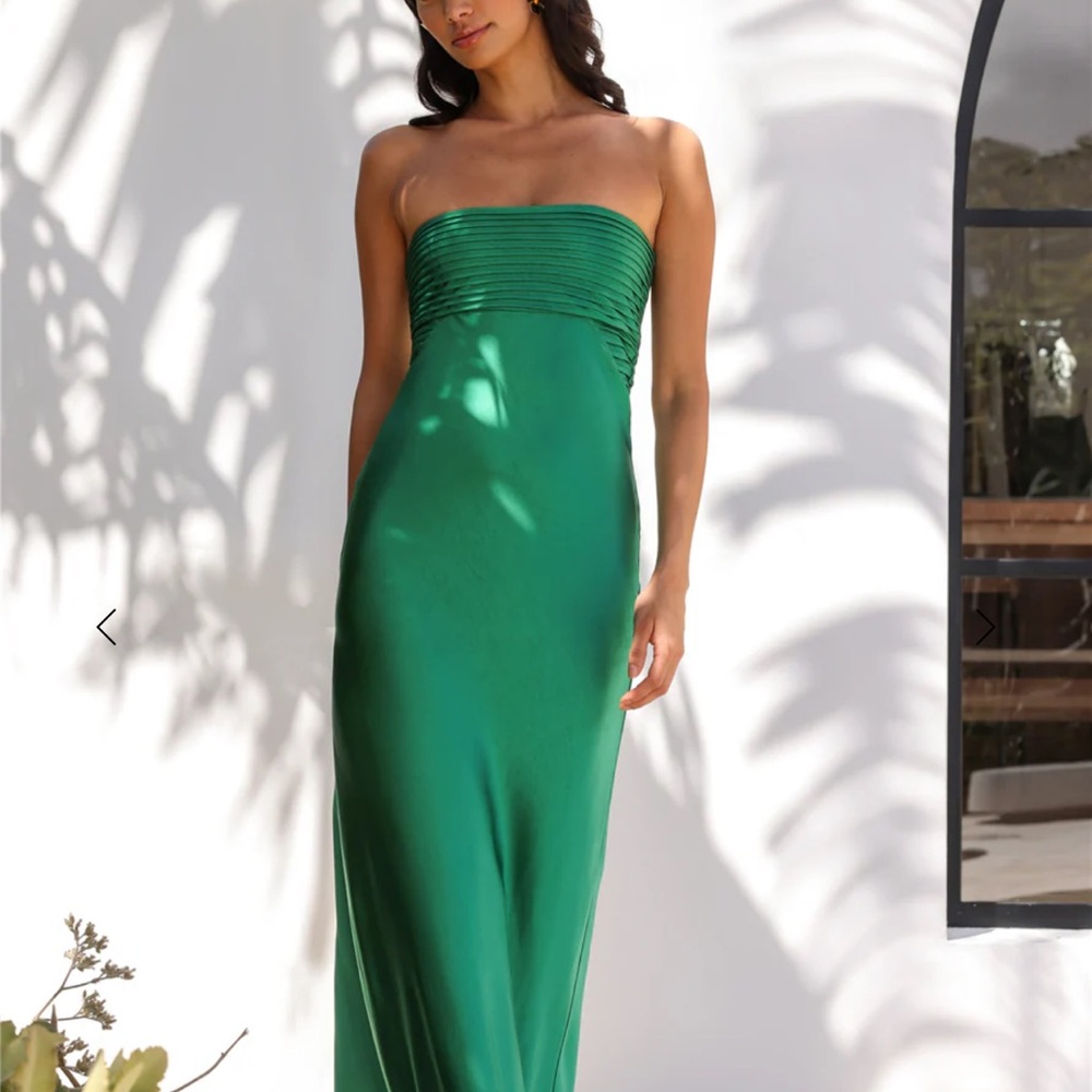 Stunning emerald green dress.